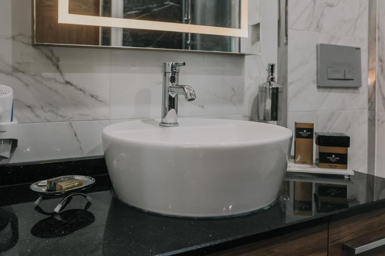 Otel Grand Lark İstanbul Dış mekan fotoğraf